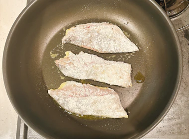 調理(鱈を焼く)