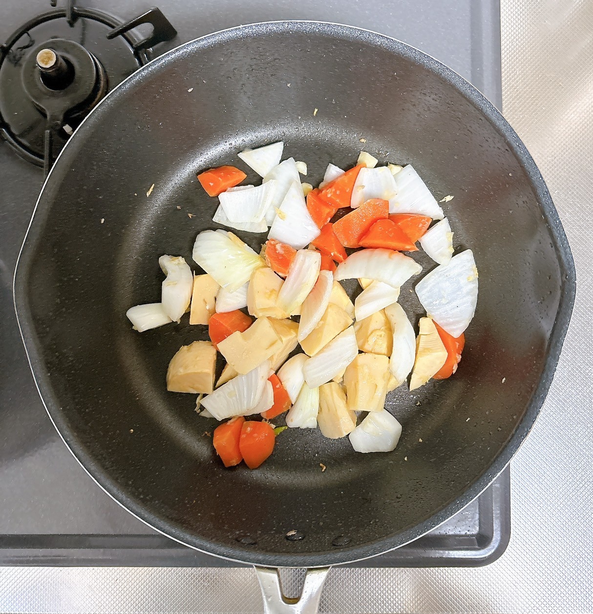 調理（野菜を炒める）