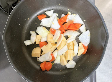 調理(野菜を炒める)