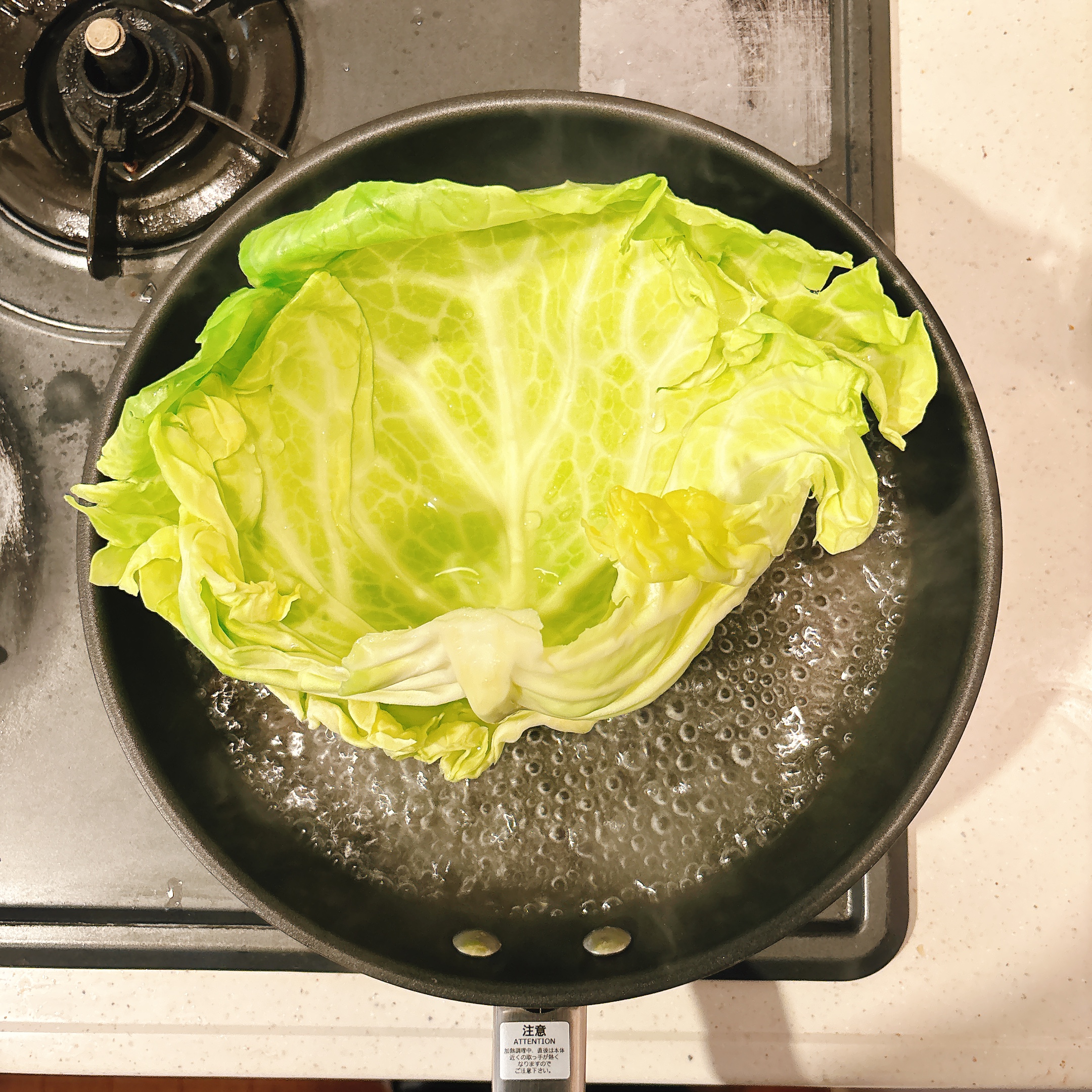 下ごしらえ（キャベツを茹でる）