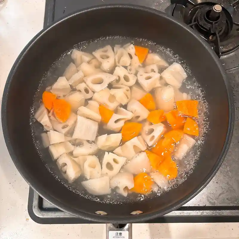 下ごしらえ（にんじん・れんこん）