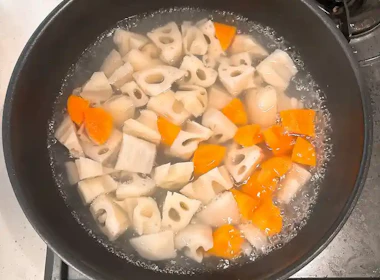 下ごしらえ(にんじん・れんこん)