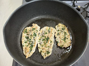 鶏ささみを焼く