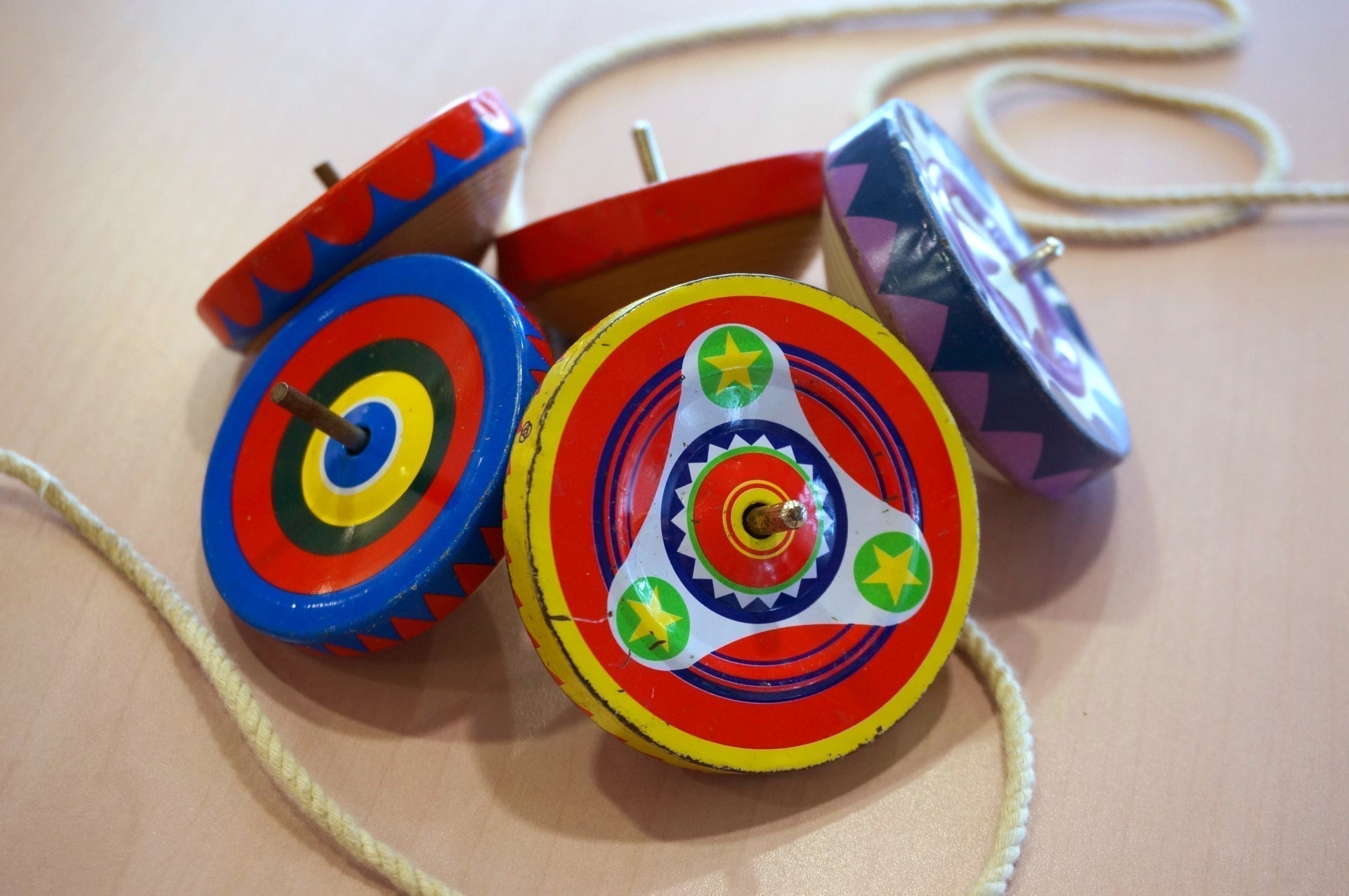 【コラム】昔ながらの遊びが秘める力！ 5歳からの「指育」にコマが効く理由