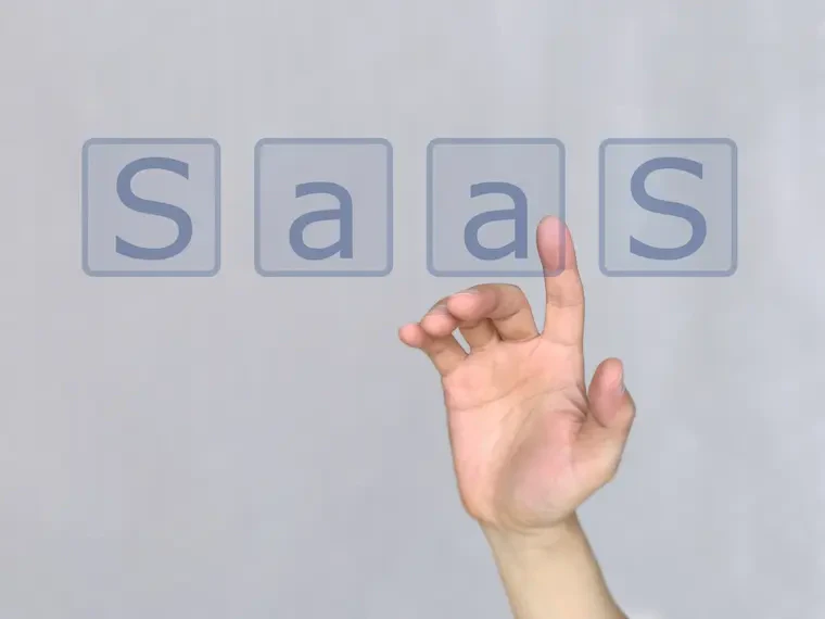 クラウド時代のビジネス戦略：SaaSの基本と中小企業のための4つのポイントサムネイル画像
