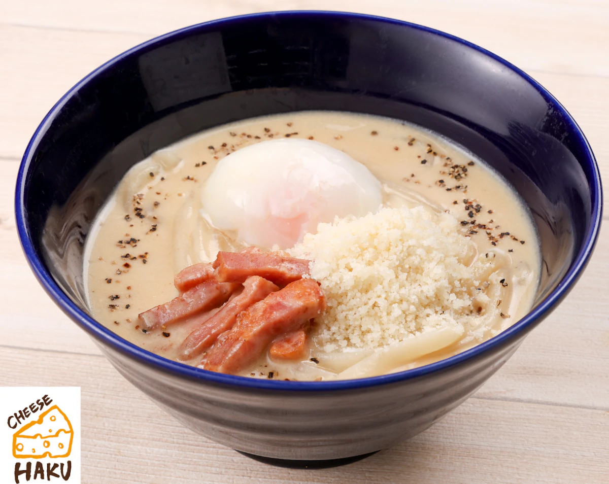 shop-card-濃厚カルボナーラ風うどん<br>~チーズ工房HAKUのエメンタールチーズ使用~