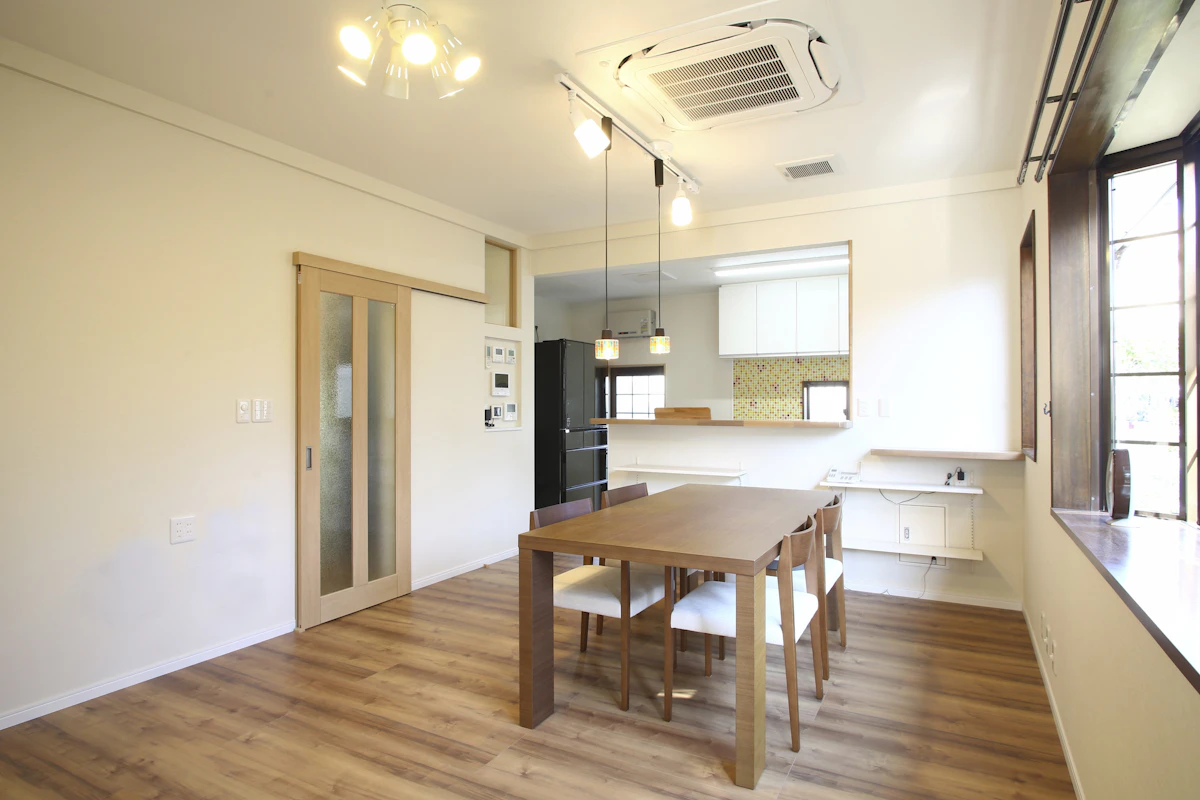 <p>浜松市内で子育てを見据えて実家をリノベ<br>家族7人三世代が快適に暮らす二世帯住宅に</p>