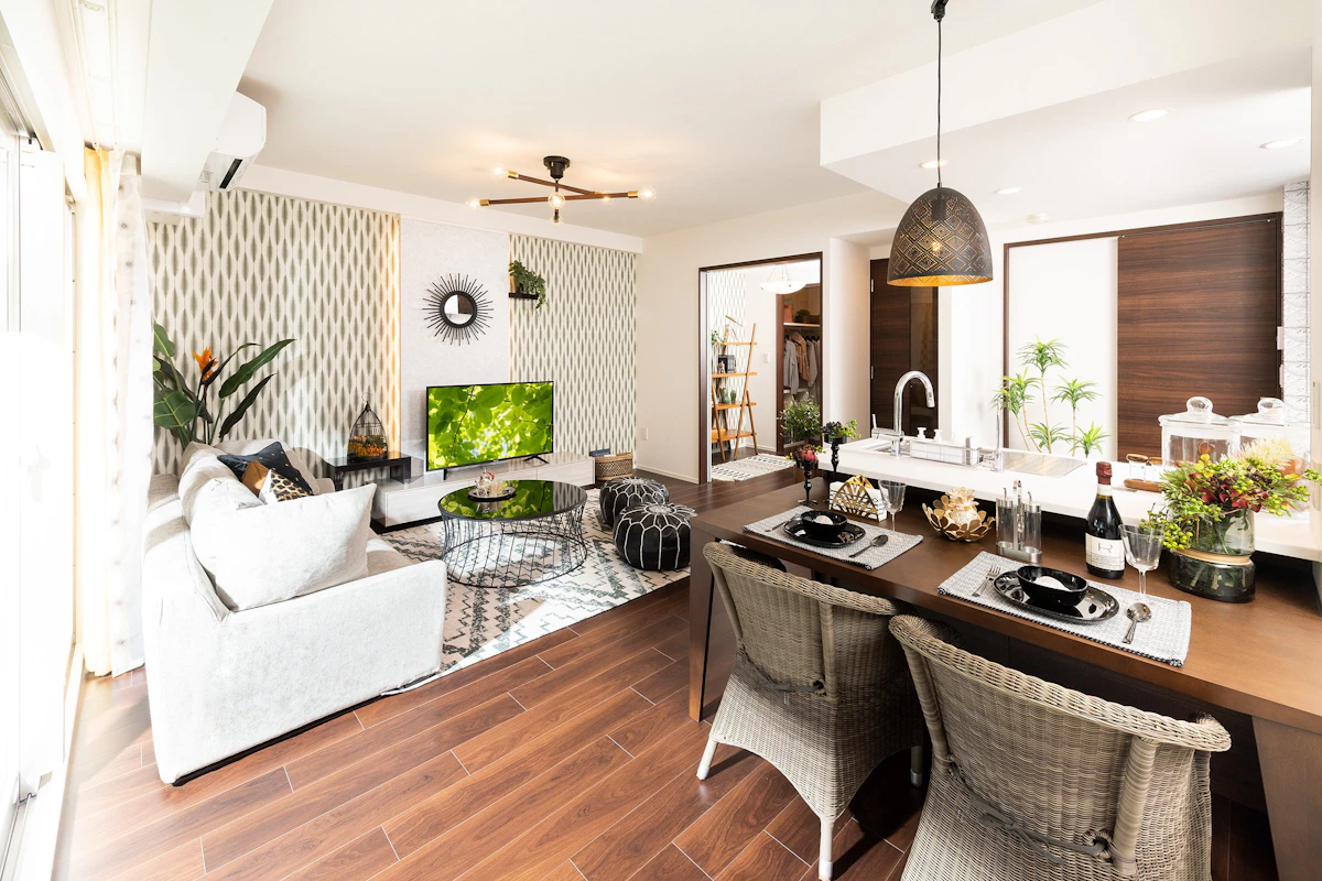 <p>※ニューヨーク「SOHO」：ニューヨークのSOHO地区。アートやファッションの発信地と知られ、洗練された雰囲気が特徴。</p>