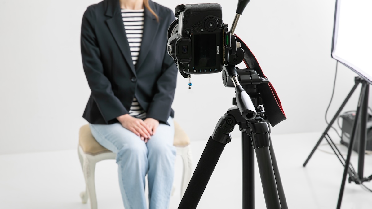 転職用の証明写真の撮り方｜好印象を与える服装・表情・撮影のコツ