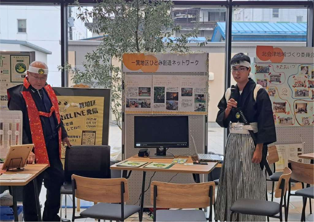 一箕地区の取り組みについて説明する西本協力隊と宮城会長