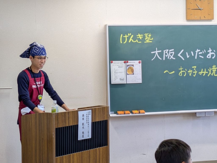 ディープな大阪文化を紹介する西本隊員