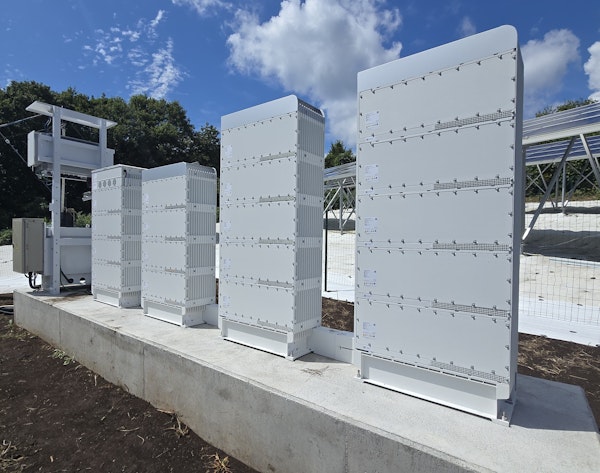 低圧系統用蓄電池の写真