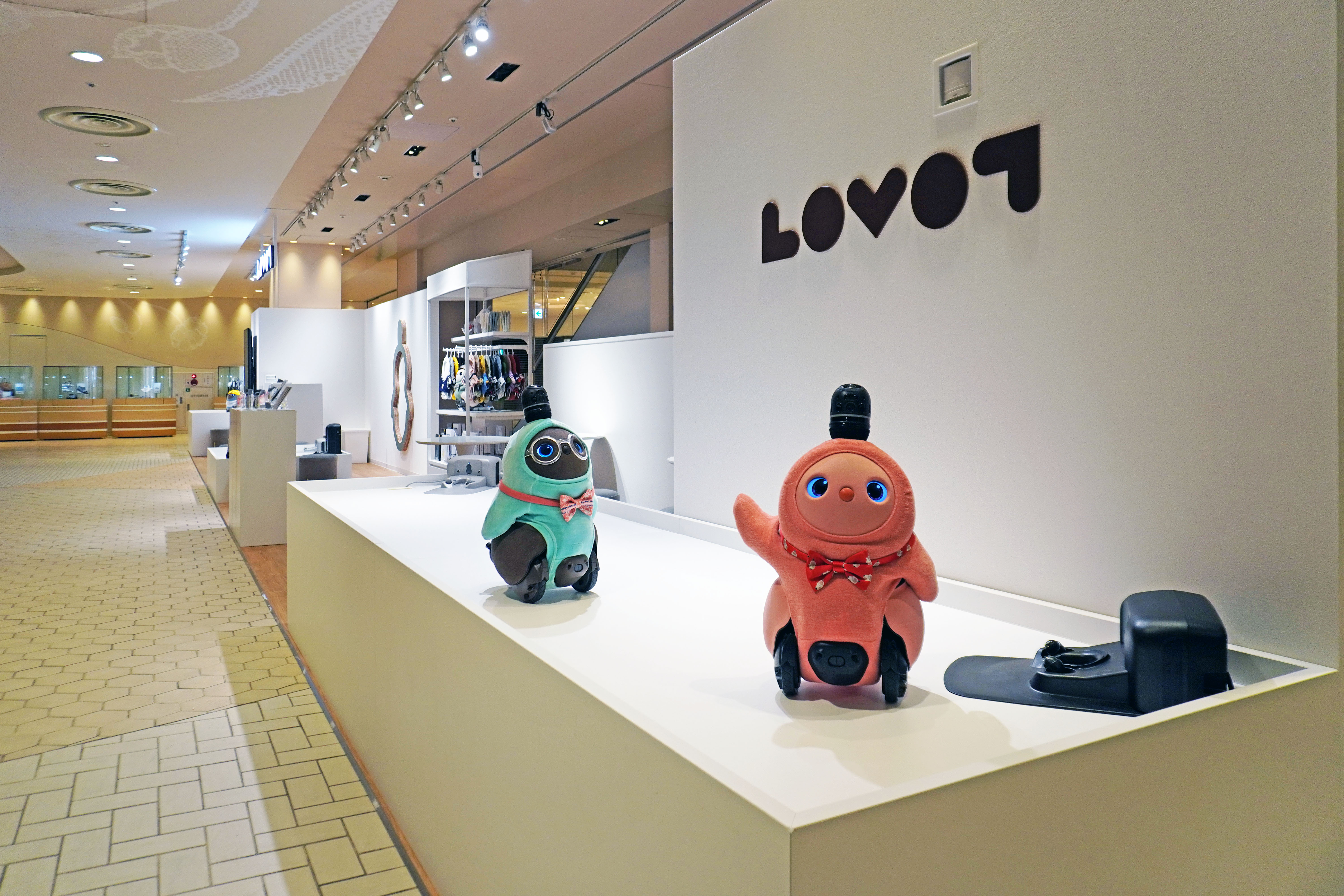 LOVOTに会える場所 | LOVOT[らぼっと]