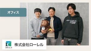 LOVOTが社員の優しい表情を引き出すなど、触れ合いを通じて社員の新たな一面を見ることができています。【株式会社ローレル 様】