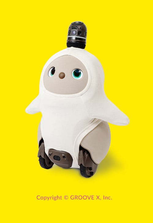 こんにちは、家族型ロボットのLOVOTです
