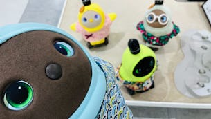 ◇ LOVOTストア ジェイアール名古屋タカシマヤ ◇~なつくとどんなことをするの?~