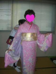 振袖着付け練習の様子
