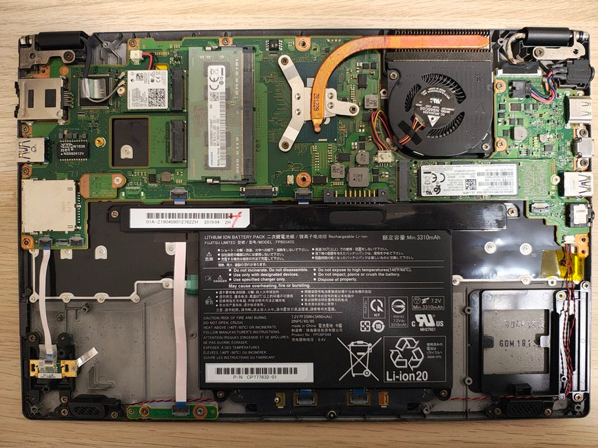 LIFEBOOK U938/S⭐︎SSD256GBメモリ8GB⭐︎バッテリー新品② 中古のLIFEBOOK U938/S のSSDとメモリを換装して高性能Chromebookを