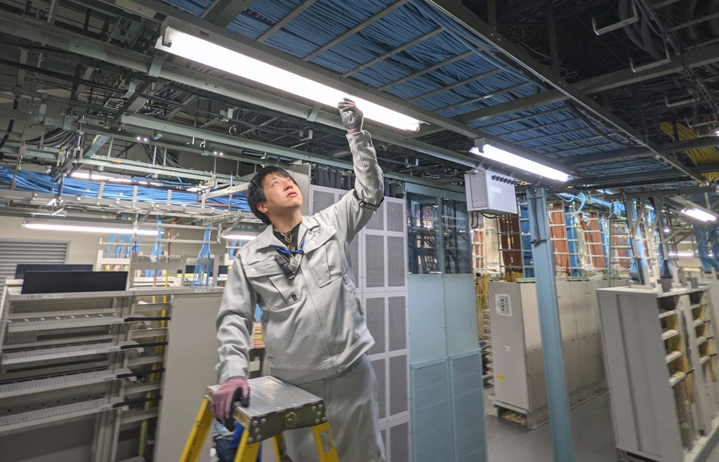 実務経験を重ねながら施工管理や見積業務へとステップアップ。資格取得支援制度もあり、電気工事士などの国家資格取得を目指すことも可能です。