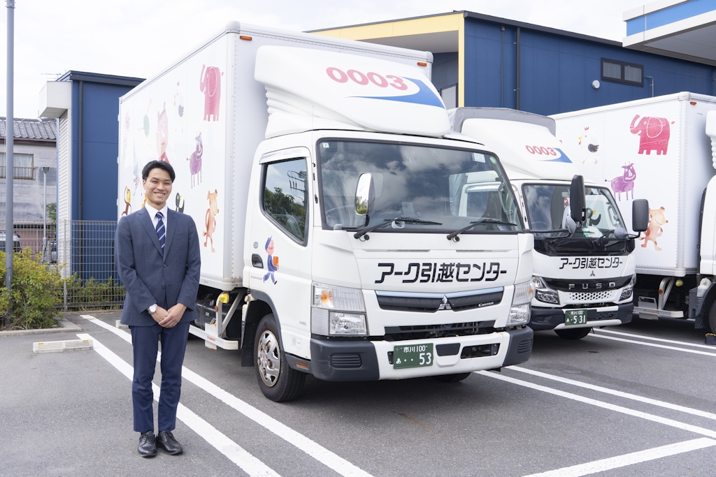 引越しの現場で作業スタッフとして実務経験を積みます。荷物の扱いや流れを理解することで、営業に必要な知識を習得。期間は約3ヶ月で、個人に合わせて調整されます。