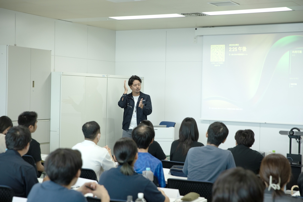 入社後は14日間の研修からスタート。ビジネスマナーやPC操作を基礎から学び、Excel関数やビジネスメールも練習可能。社会人経験がなくても安心して現場デビューできるよう徹底サポートします。