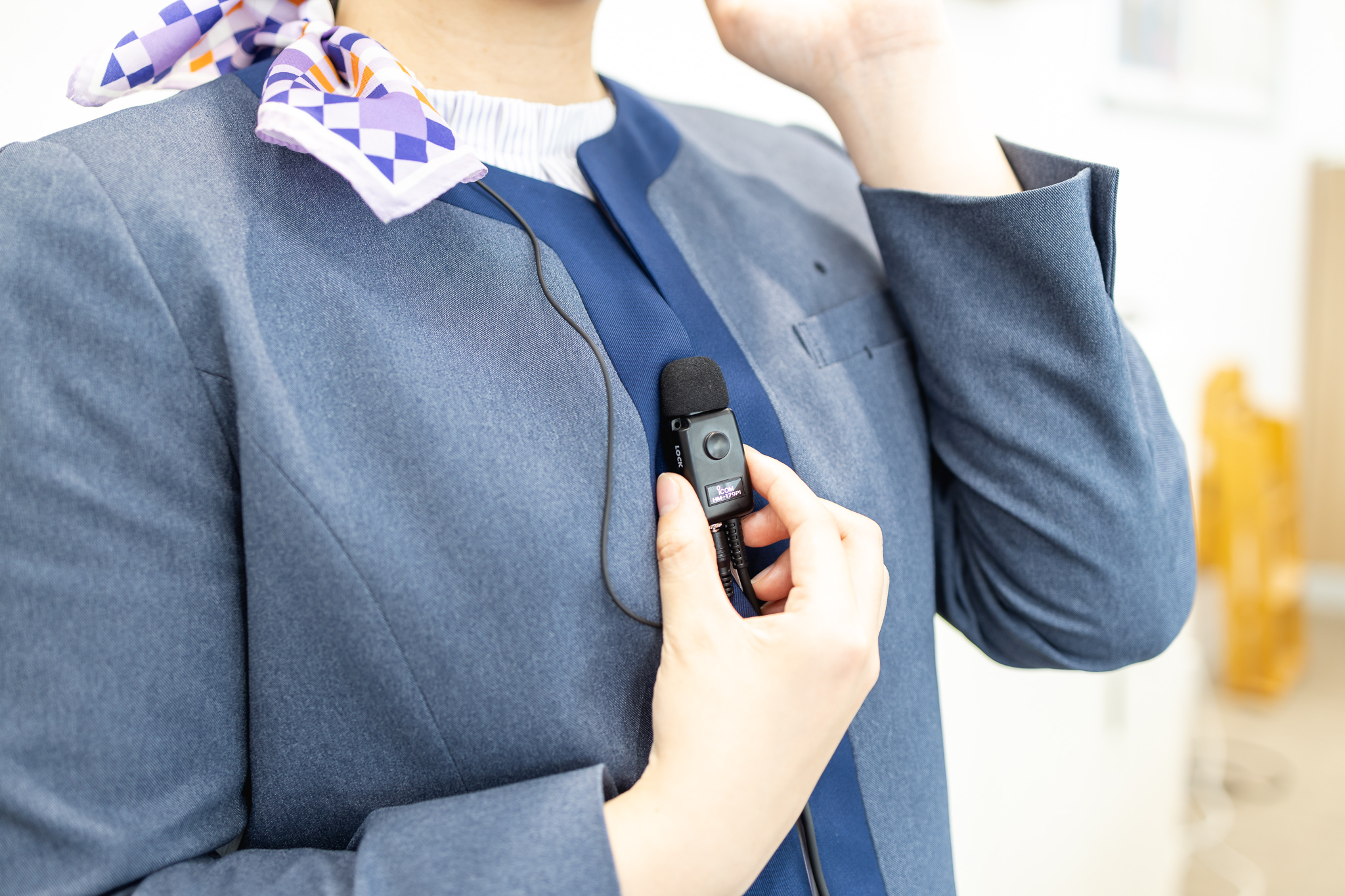 配属後は先輩社員がマンツーマンで指導するOJT研修を実施。接客中もインカムでリアルタイムにサポートがあり、理解度に合わせて無理なく成長できます。