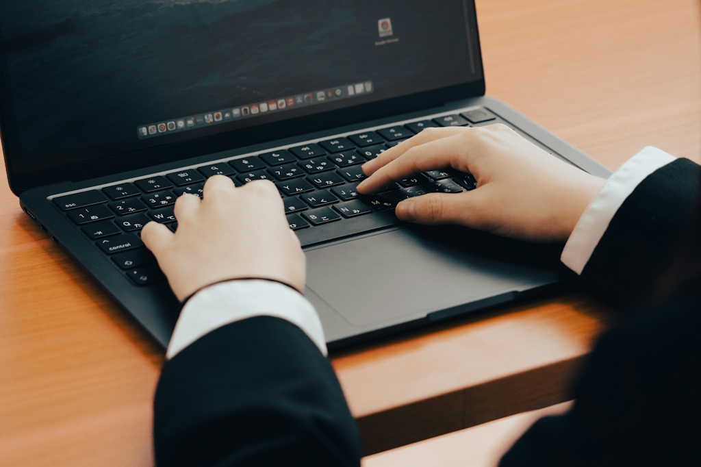 自社の研修プログラムでは、座学やロールプレイングを通じて、接客の基礎から実践までを丁寧に学べます。Zoomでのオンライン対応もあり、安心してスタートできます。