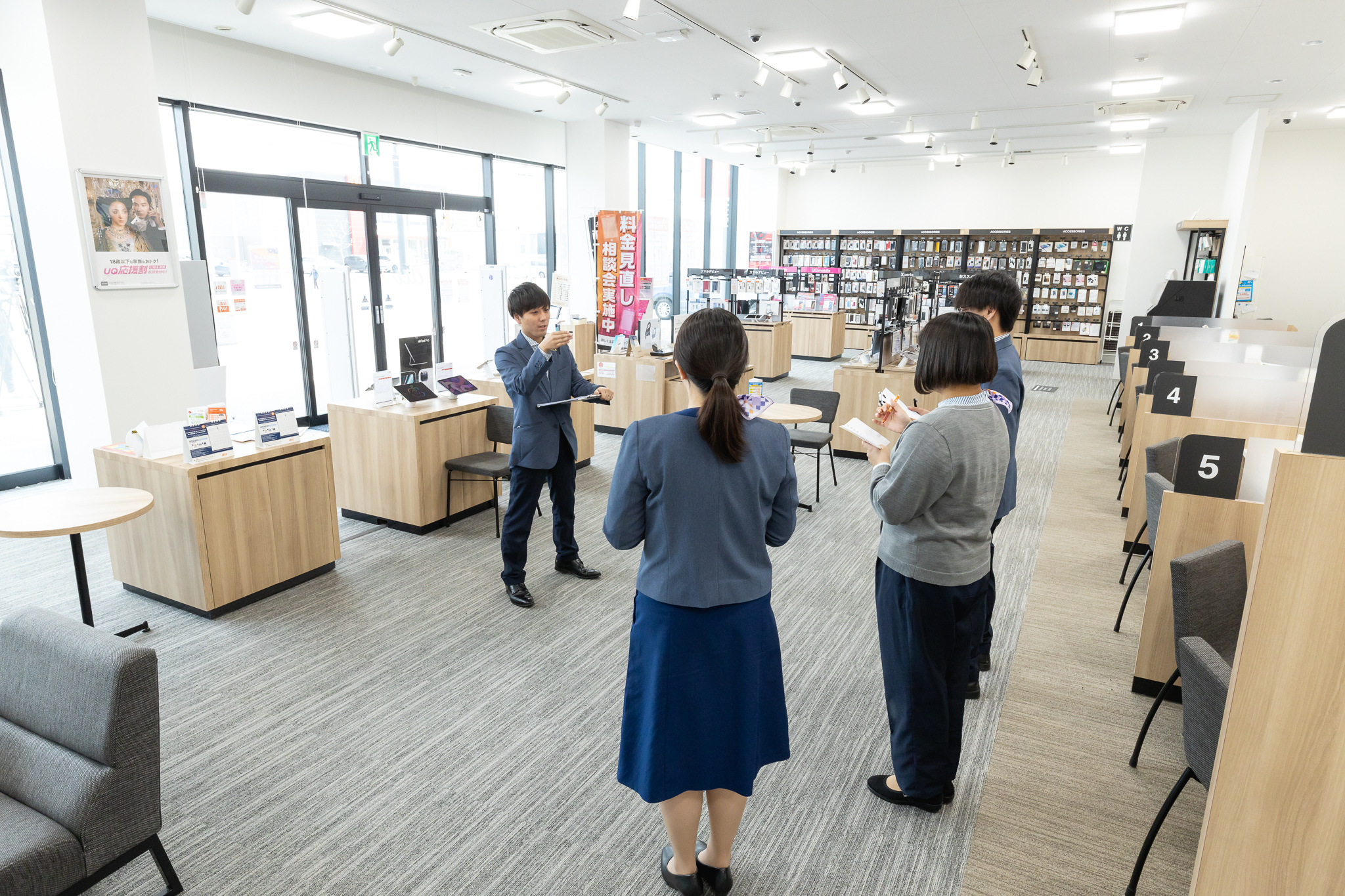 不安なことはすぐに相談できるメンター制度や、本部社員の店舗支援も充実。現場全体で新人をフォローする体制が整っているので安心です。
