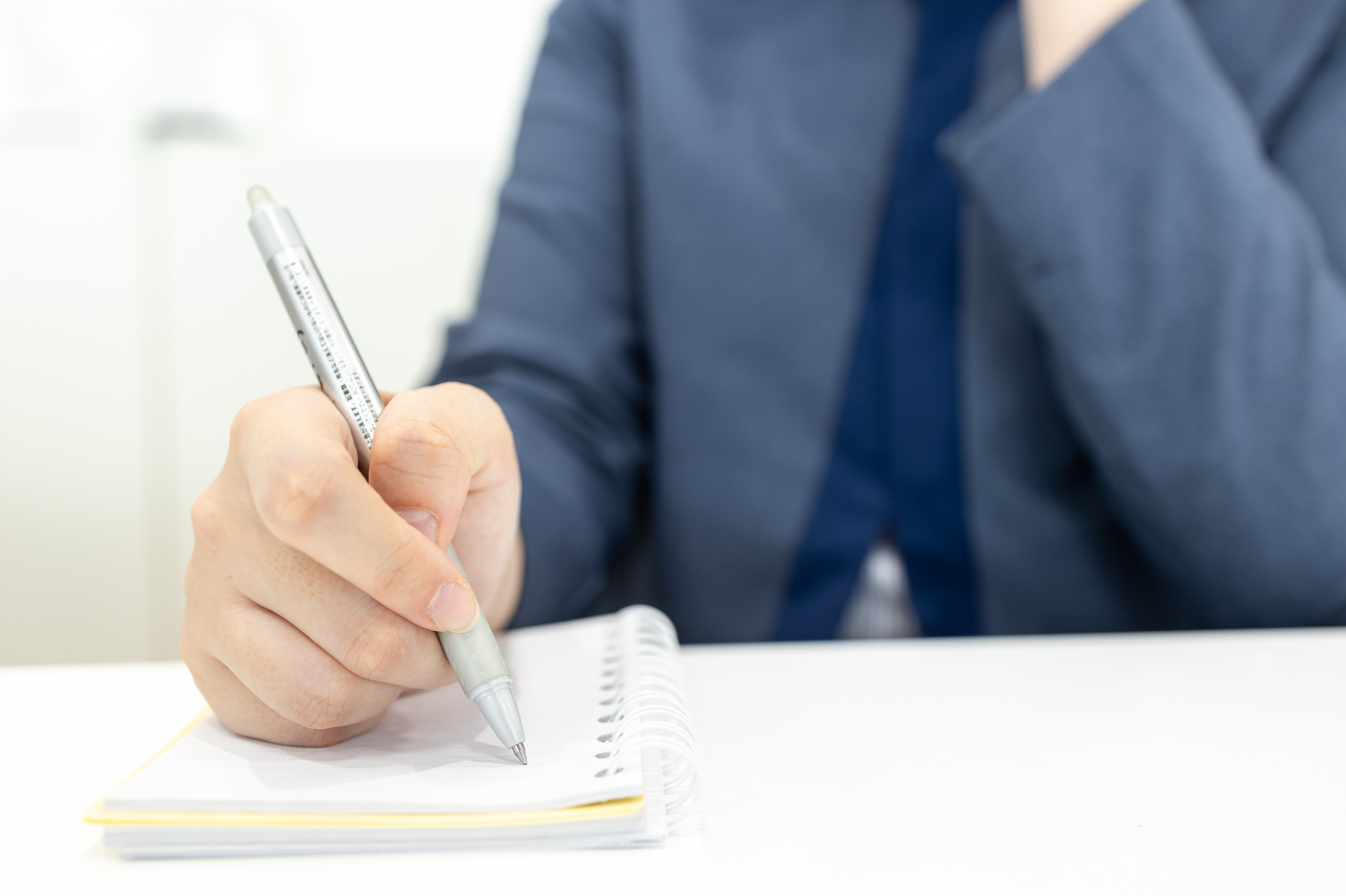 入社後はまず2日間の座学研修からスタート。社会人マナーや会社のルール、携帯販売の基礎知識などを本社で学び、安心して現場に立てる準備を整えます。