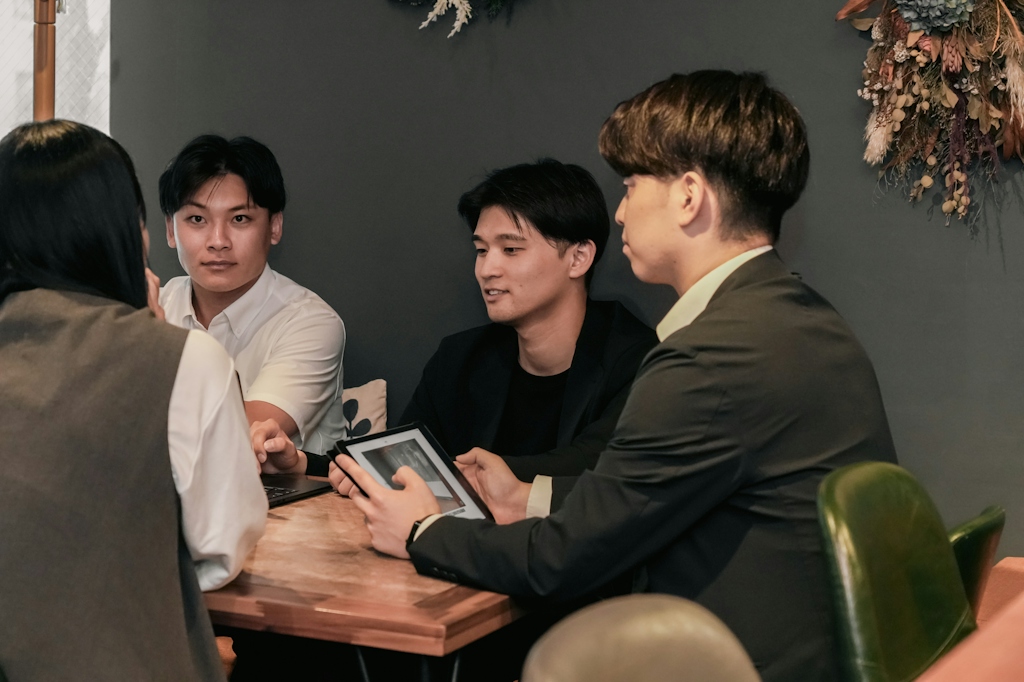 配属後も上司や担当者が週3回ほどフォロー。電話や現場訪問を通じて、不安や悩みにしっかり寄り添い、あなたの成長を日々サポートします。