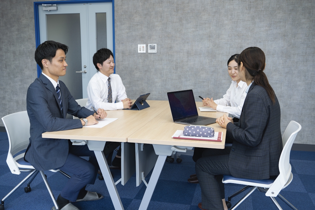 チームで支え合う社風