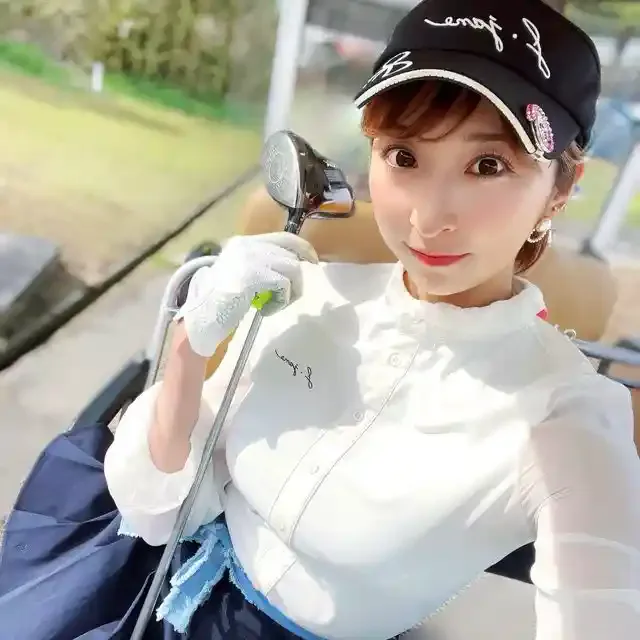 グラビアアイドル緒方咲のおすすめするゴルフウェアブランド3選