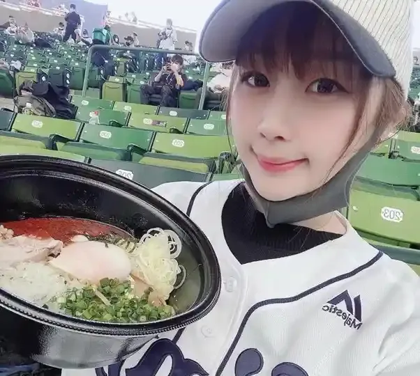 グラビアアイドルAkoのオススメの野球場3選!