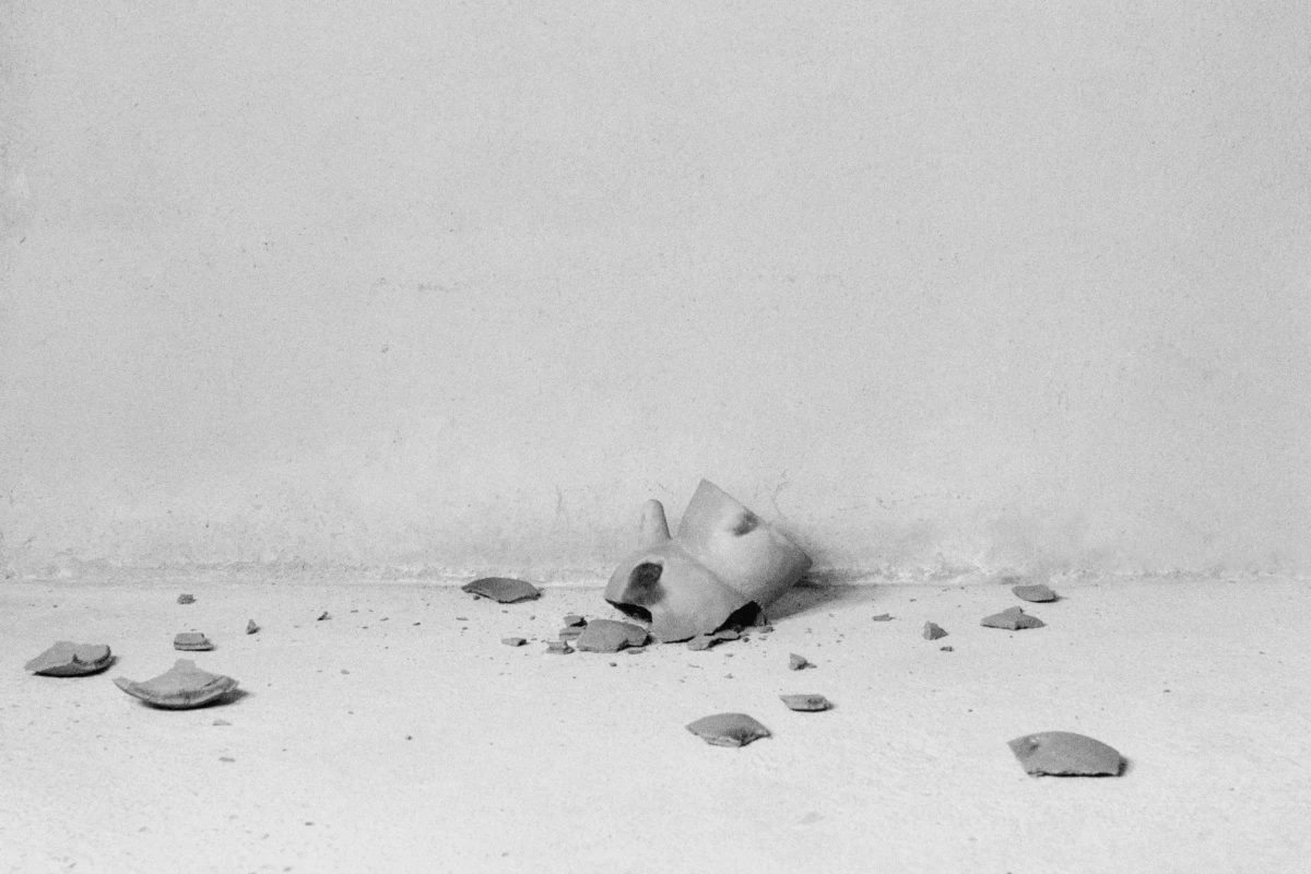 AAWAA 「海灘（해탄）」 2025年 8ミリフィルム 3’50” © AAWAA / Courtesy of Taka Ishii Gallery