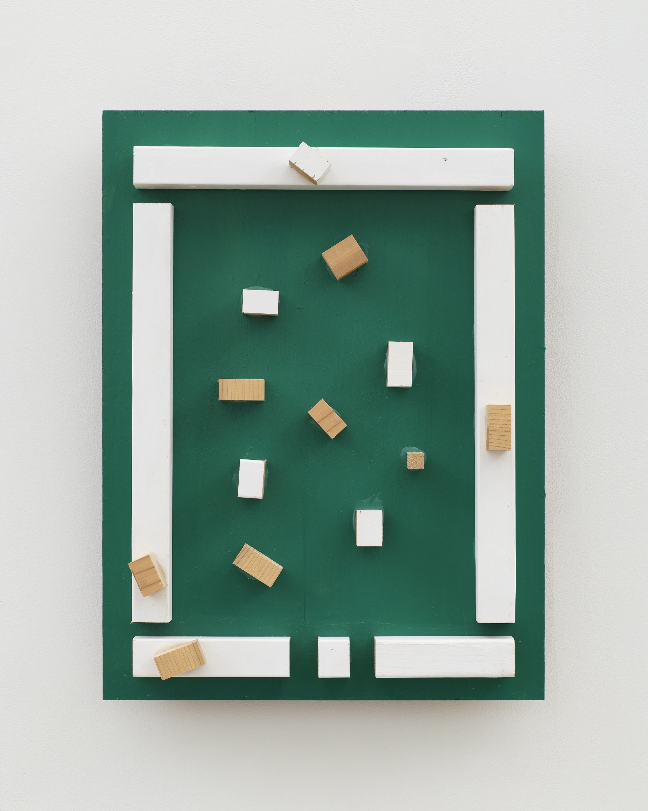 菅木志雄 Kishio Suga 波当 Waves of Contact 2026 h.60.0 x w.45.0 x d.14.0 cm wood, acrylic ©︎Kishio Suga, Courtesy of Tomio Koyama Gallery Photo by Kenji Takahashi