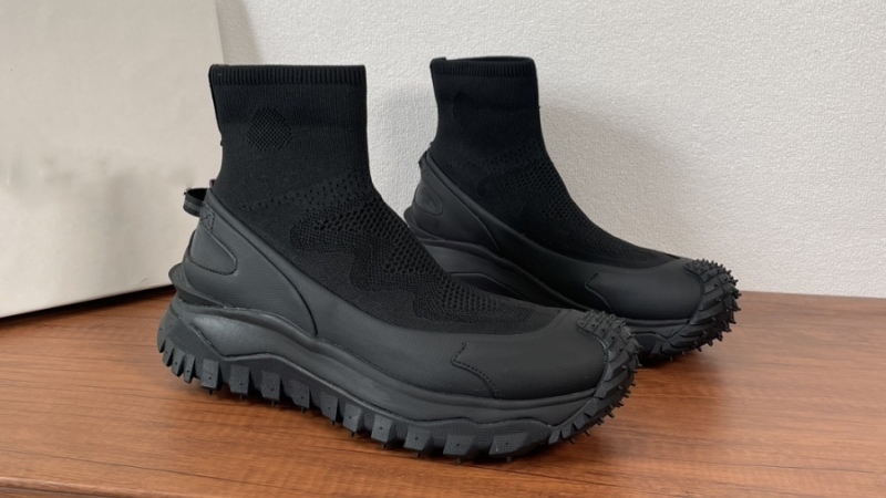 ハイカットシューズ