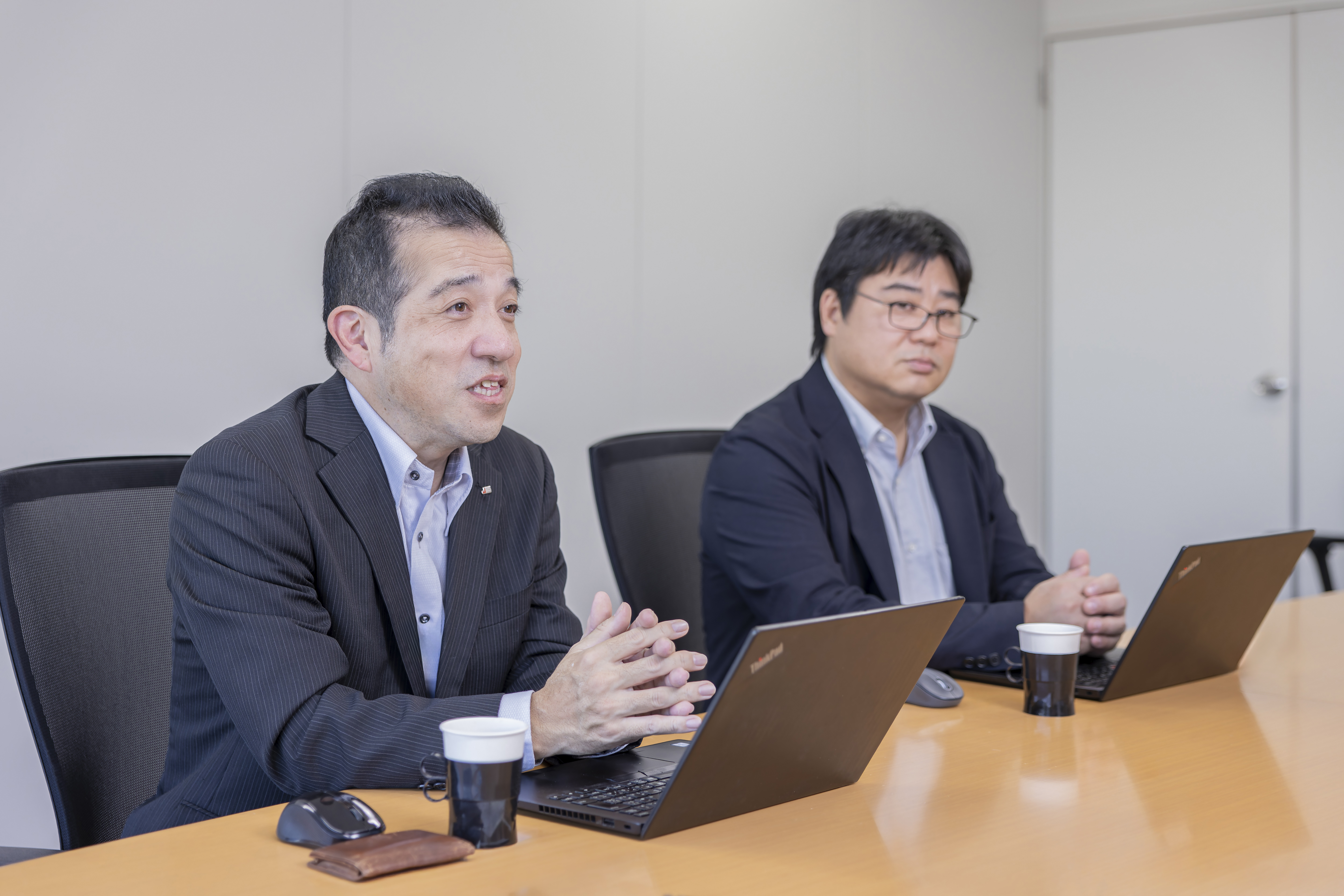 お客様の目線で常に考えている両氏。住宅地盤の品質確保に向けた取り組みが続く。