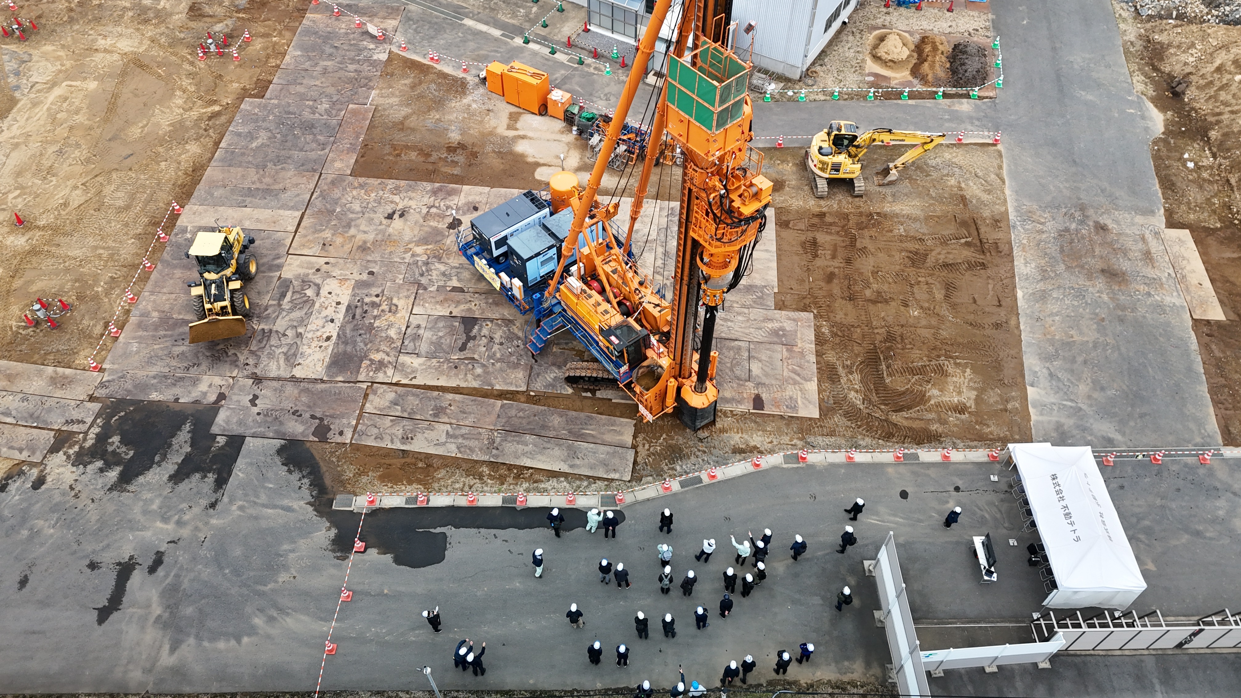 「無振動・低騒音工法で近接した施工が可能～液状化対策工法の現場見学会～」