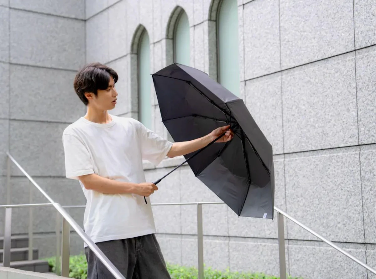 親骨60cmでしっかり開く。折りたたみながら、街なかでも頼れる使い心地。