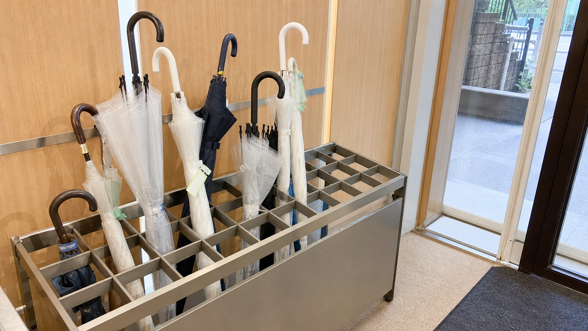 来客用の傘、総務の「あるある」