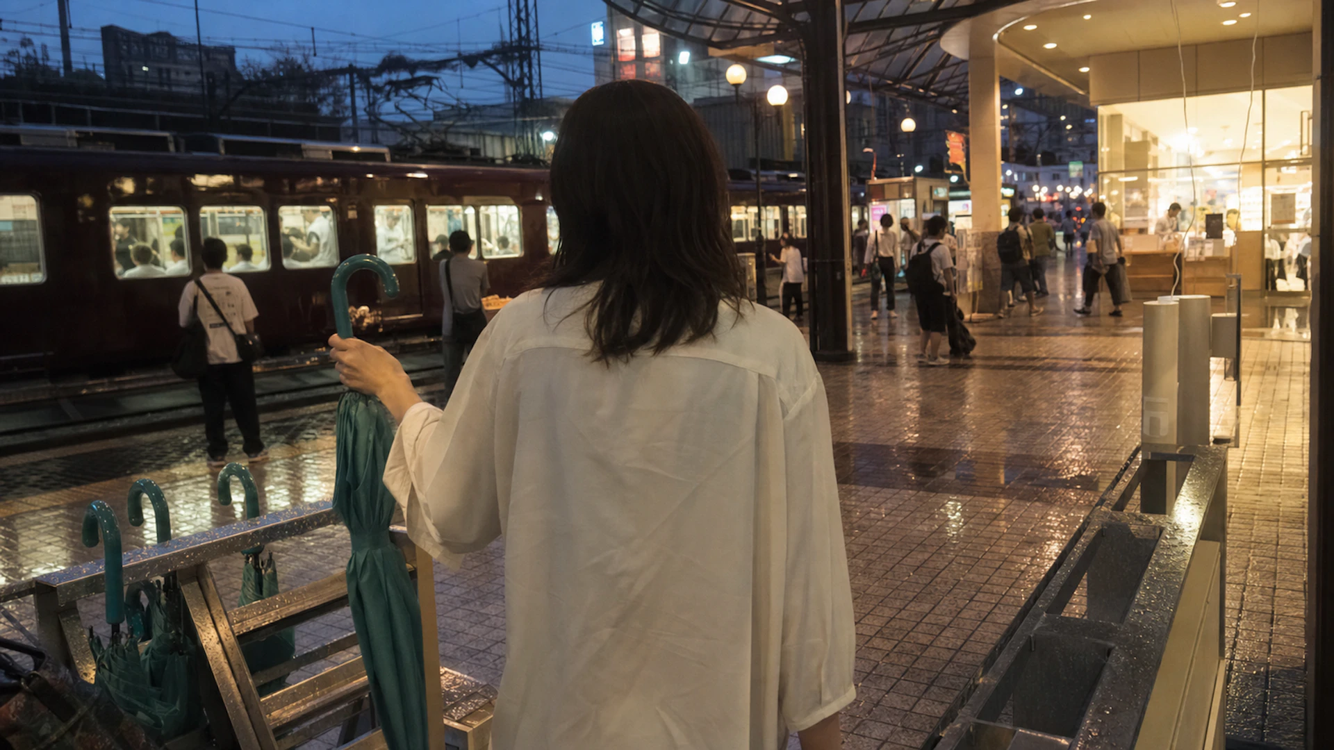 2026年最新！急な雨で傘がない時、コンビニに走る「逆張り」の私が選んだ意外な解決策とは
