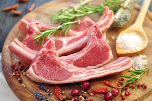 ラム肉が今ブームの理由とは。スパイスを使った美味しい簡単料理。