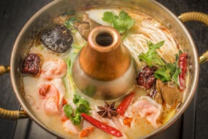 寒い日にもぴったり。最近話題の「火鍋」「薬膳鍋」とは？