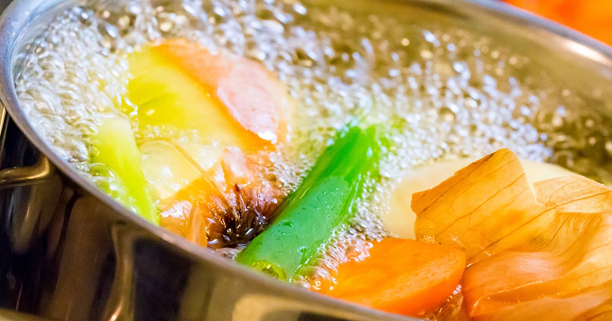 ベジブロスの作り方と驚きの効果とは？おすすめ野菜や苦くならないコツ、保存法を徹底解説