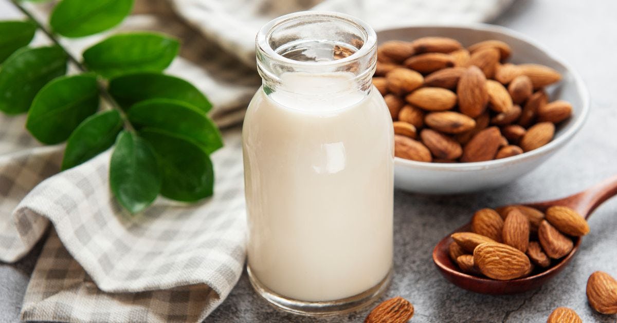 アーモンドミルクとは？牛乳よりも低カロリー！おすすめレシピや栄養面の効果を紹介