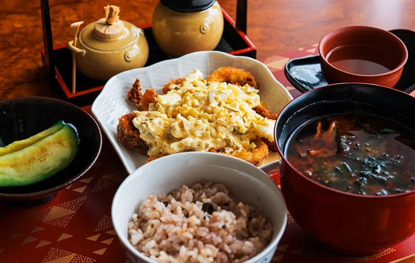 訪日客が日本旅行で一番期待している「日本食」はどうして人気?