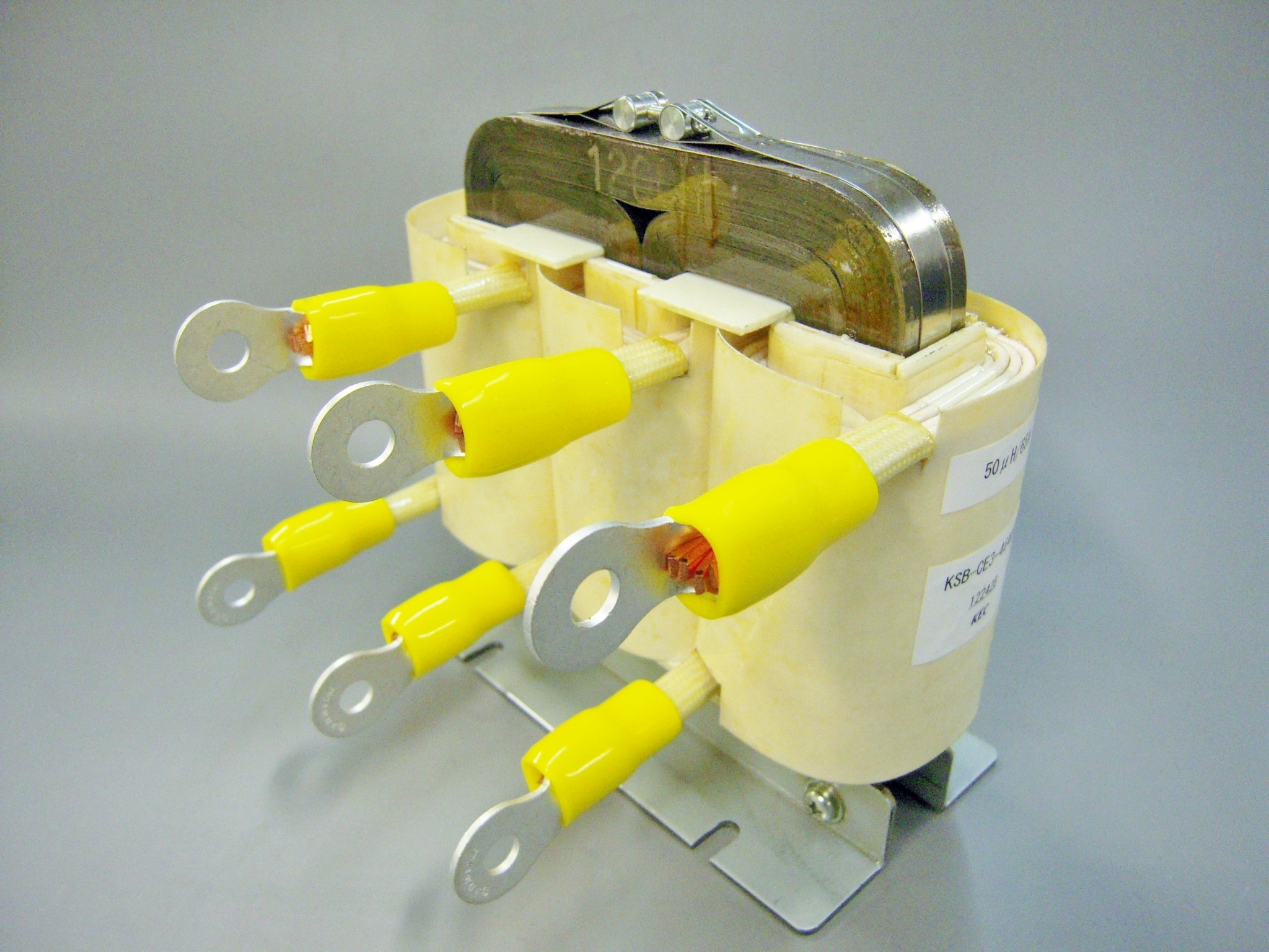 三相リアクトルの小型化要求