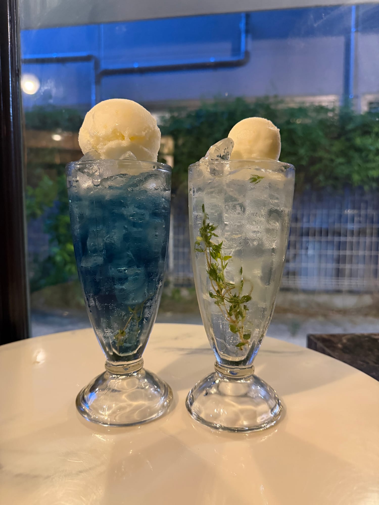 月の見える朝のクリームソーダ 満月のクリームソーダ / 真昼の月のクリームソーダ | MOON ART NIGHT