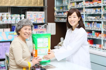 60代の薬剤師でも活躍可能！年代別年収と年収アップの方法