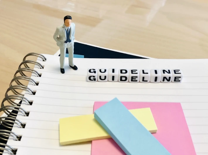 「Guideline」のブロック文字と会社員のアイコン